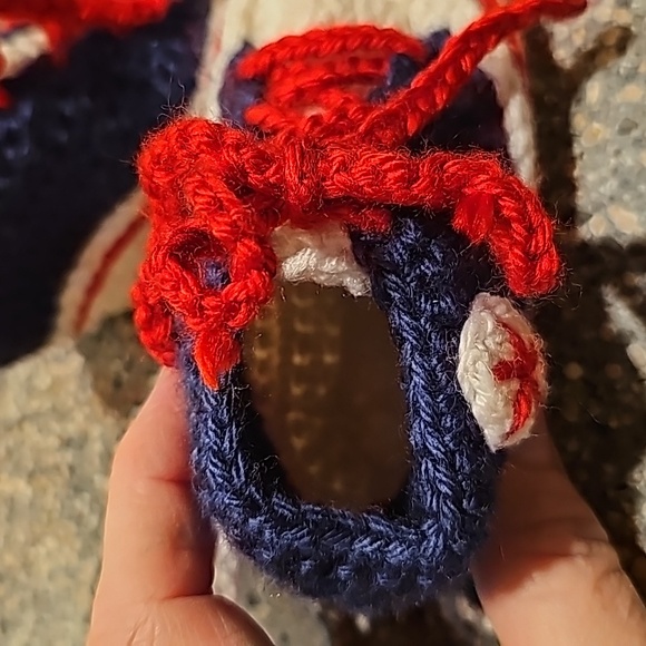 STUNNING BABY CROCHET RED WHITE BLUE BOOTIES - Picture 5 of 5